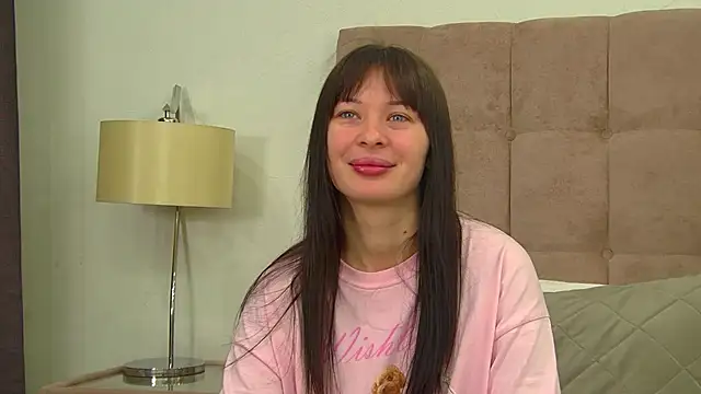 Snapshot of AlexandraBloom chatting on February 5, 6:23 pm AlexandraBloom online show from February 5, 6:23 pm