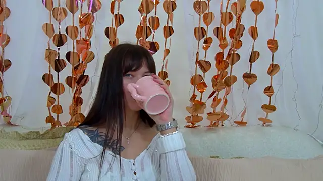 Snapshot of AlexandraBloom chatting on February 15, 6:59 pm AlexandraBloom online show from February 15, 6:59 pm