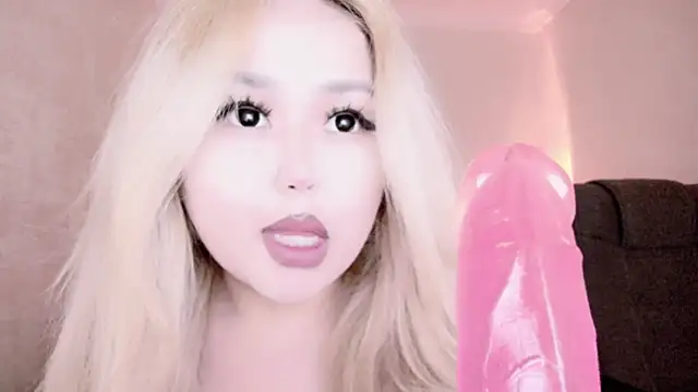 Snapshot of amelia_sunlight chatting on December 19, 11:25 pm amelia sunlight online show from December 19, 11:25 pm