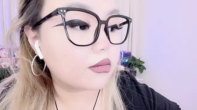 Snapshot of amelia_sunlight chatting on March 20, 11:45 pm amelia sunlight online show from March 20, 11:45 pm