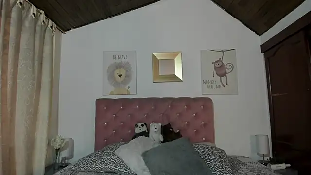 Snapshot of CelessteRedds chatting on February 3, 11:37 am CelessteRedds online show from February 3, 11:37 am