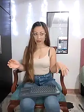 Snapshot of Venus-Wood chatting on March 3, 10:20 pm Venus-Wood online show from March 3, 10:20 pm