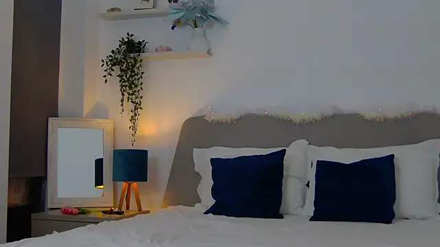 Snapshot of Jo-Lawrence chatting on December 14, 2:56 am Jo-Lawrence online show from December 14, 2:56 am