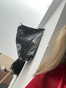 Lilybaudinx96 online show from February 15, 2:03 pm