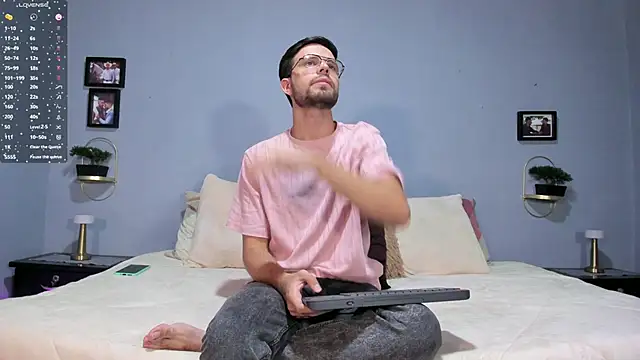 ETHAN ADAM online show from January 3, 8:22 pm