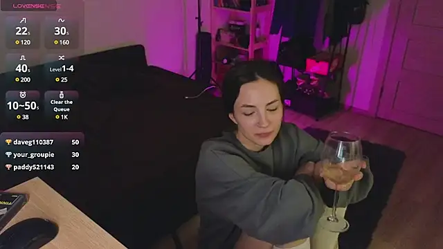 Snapshot of Space_X_Roxy_ chatting on December 13, 9:52 pm Space X Roxy online show from December 13, 9:52 pm