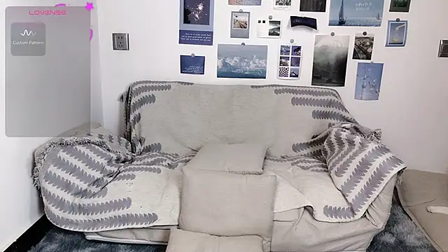 Snapshot of LiLiYbaby chatting on December 14, 6:20 pm LiLiYbaby online show from December 14, 6:20 pm