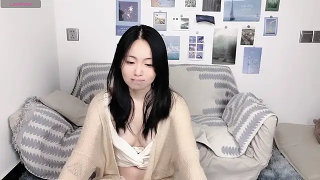 Snapshot of LiLiYbaby chatting on December 15, 3:42 pm LiLiYbaby online show from December 15, 3:42 pm