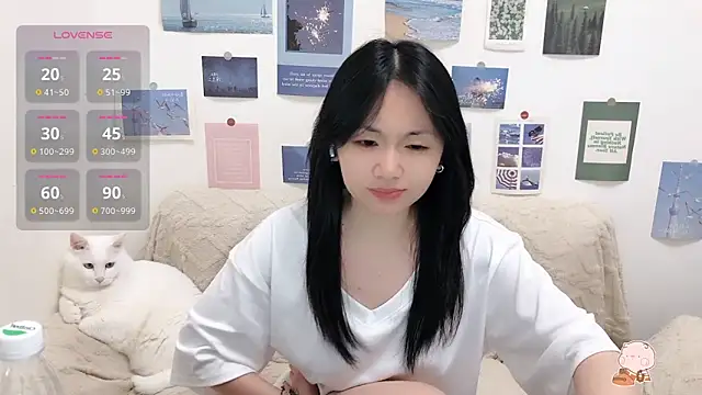 Snapshot of LiLiYbaby chatting on October 15, 6:02 am LiLiYbaby online show from October 15, 6:02 am