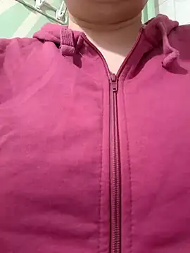 Snapshot of AalinnaK chatting on January 6, 11:09 pm AalinnaK online show from January 6, 11:09 pm