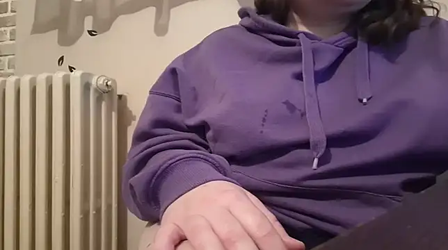 Snapshot of AalinnaK chatting on February 3, 2:34 pm AalinnaK online show from February 3, 2:34 pm