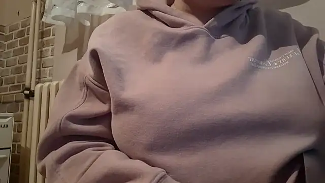 Snapshot of AalinnaK chatting on February 14, 3:15 pm AalinnaK online show from February 14, 3:15 pm