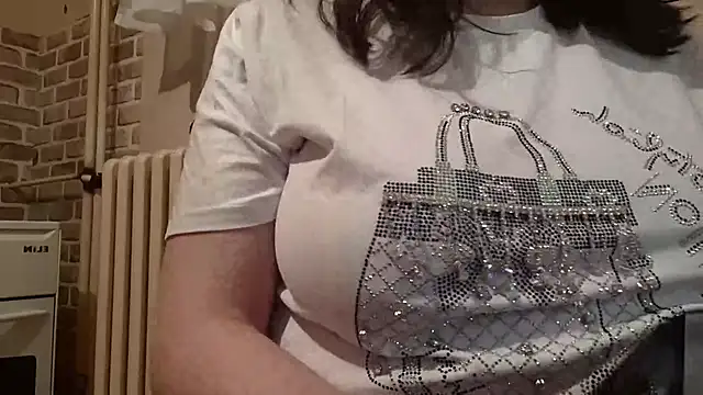 Snapshot of AalinnaK chatting on February 16, 8:55 pm AalinnaK online show from February 16, 8:55 pm