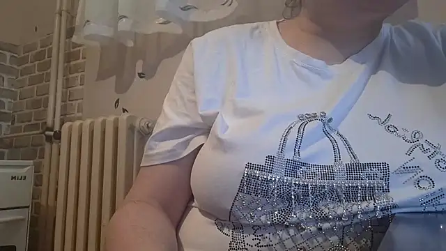 Snapshot of AalinnaK chatting on February 22, 1:35 pm AalinnaK online show from February 22, 1:35 pm