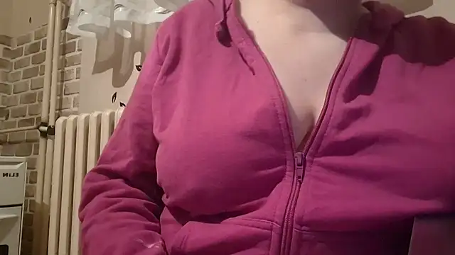 Snapshot of AalinnaK chatting on February 22, 4:40 pm AalinnaK online show from February 22, 4:40 pm