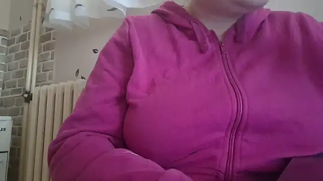 Snapshot of AalinnaK chatting on February 27, 1:38 pm AalinnaK online show from February 27, 1:38 pm