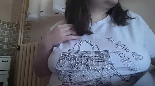 Snapshot of AalinnaK chatting on March 6, 2:29 pm AalinnaK online show from March 6, 2:29 pm