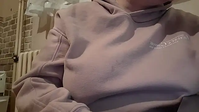 Snapshot of AalinnaK chatting on March 11, 9:37 pm AalinnaK online show from March 11, 9:37 pm