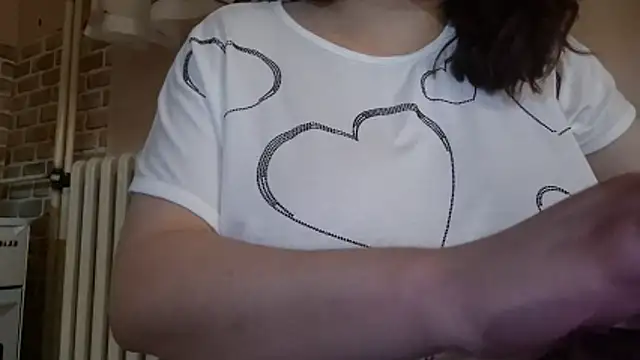 Snapshot of AalinnaK chatting on November 19, 12:16 pm AalinnaK online show from November 19, 12:16 pm