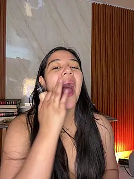 Snapshot of floriamANDjazmin chatting on May 18, 6:58 pm floriamANDjazmin online show from May 18, 6:58 pm