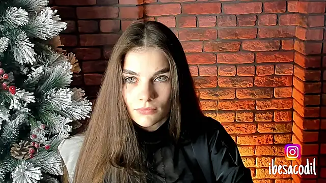 Snapshot of adriana_allien chatting on December 28, 10:13 pm adriana allien online show from December 28, 10:13 pm