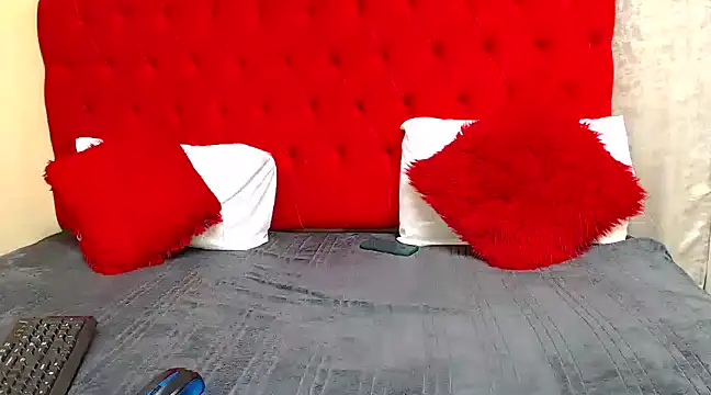 Snapshot of BeautyAuroa chatting on February 6, 1:49 am BeautyAuroa online show from February 6, 1:49 am