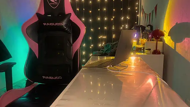 misswishh  online show from April 11, 7:40 pm