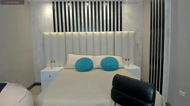 AllisonRogersX online show from July 8, 10:20 am