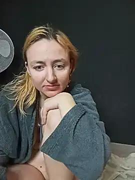 Snapshot of Sexy-Milf-Big chatting on December 17, 1:29 am Sexy-Milf-Big online show from December 17, 1:29 am