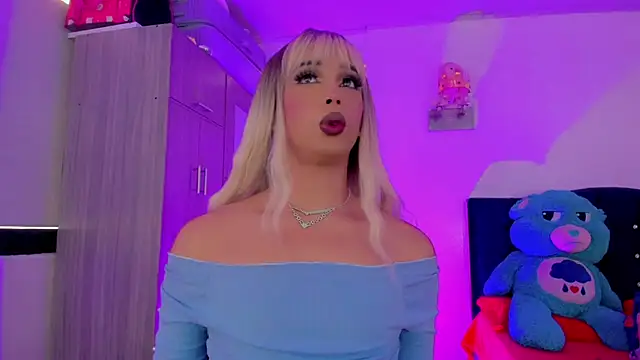 Hellen moons   online show from February 12, 7:09 pm