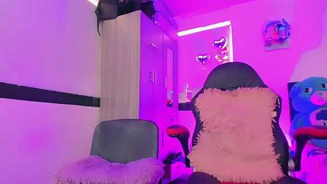 Snapshot of Hellen_moons__ chatting on May 19, 7:09 pm Hellen moons online show from May 19, 7:09 pm
