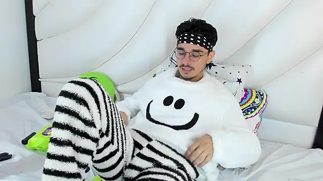 Snapshot of Hugo_Coopers chatting on March 17, 3:57 am Hugo Coopers online show from March 17, 3:57 am