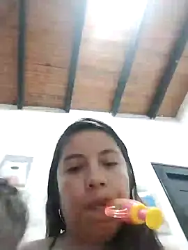 Snapshot of lisseth chatting on February 9, 3:32 am lisseth online show from February 9, 3:32 am