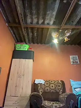 Snapshot of skyfall200 chatting on October 9, 5:05 am skyfall200 online show from October 9, 5:05 am