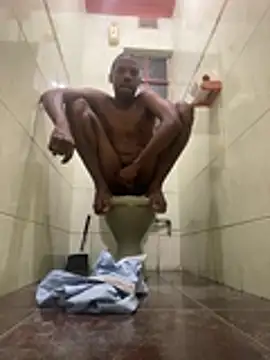 Snapshot of skyfall200 chatting on February 1, 10:08 pm skyfall200 online show from February 1, 10:08 pm