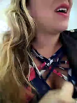 Snapshot of ELEKTRA-LUXURY chatting on December 5, 4:12 pm ELEKTRA-LUXURY online show from December 5, 4:12 pm