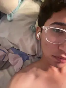 Snapshot of Gomezs-04 chatting on March 20, 6:52 am Gomezs-04 online show from March 20, 6:52 am