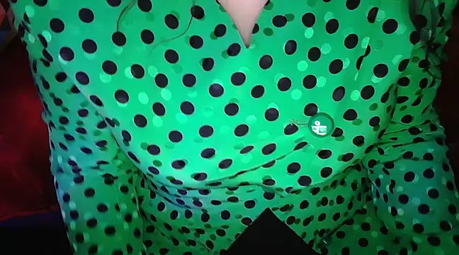 Snapshot of CronacaErotica chatting on February 5, 8:46 pm CronacaErotica online show from February 5, 8:46 pm