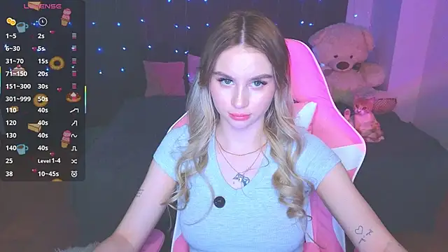 Snapshot of doll_barbieee chatting on April 20, 12:52 pm doll barbieee online show from April 20, 12:52 pm