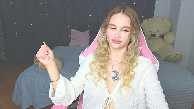 Snapshot of doll_barbieee chatting on May 11, 3:40 pm doll barbieee online show from May 11, 3:40 pm