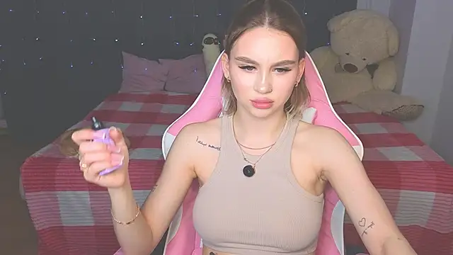 Snapshot of doll_barbieee chatting on May 17, 7:32 pm doll barbieee online show from May 17, 7:32 pm