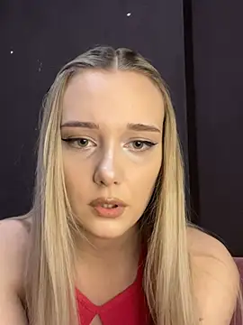 Snapshot of Alisa_Rise chatting on December 28, 8:25 pm Alisa Rise online show from December 28, 8:25 pm