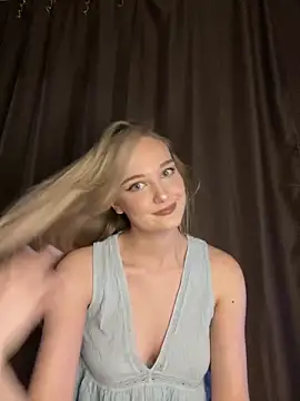 Snapshot of Alisa_Rise chatting on January 25, 12:38 am Alisa Rise online show from January 25, 12:38 am