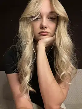 Snapshot of Alisa_Rise chatting on February 8, 10:19 pm Alisa Rise online show from February 8, 10:19 pm