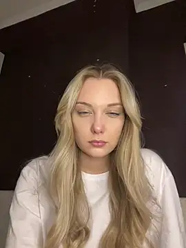 Snapshot of Alisa_Rise chatting on February 9, 6:47 pm Alisa Rise online show from February 9, 6:47 pm