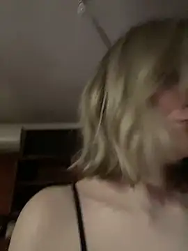 Snapshot of Alisa_Rise chatting on March 8, 5:17 am Alisa Rise online show from March 8, 5:17 am