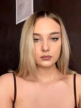 Snapshot of Alisa_Rise chatting on November 9, 11:19 am Alisa Rise online show from November 9, 11:19 am