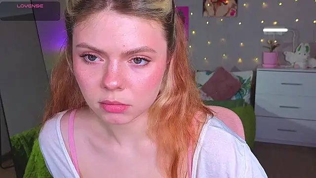 Red  Candy online show from May 15, 2:13 pm