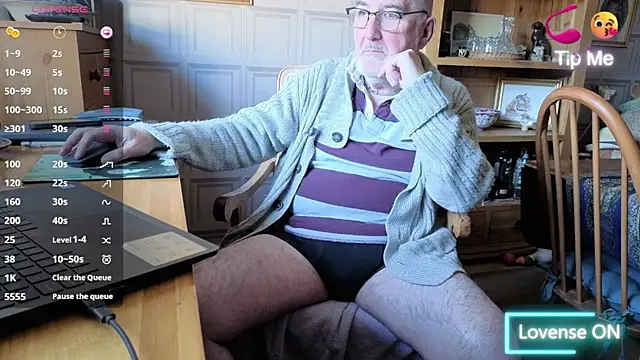 Adamdaddybear online show from October 24, 1:51 pm