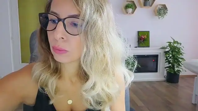 SukyGirl online show from October 28, 7:45 am